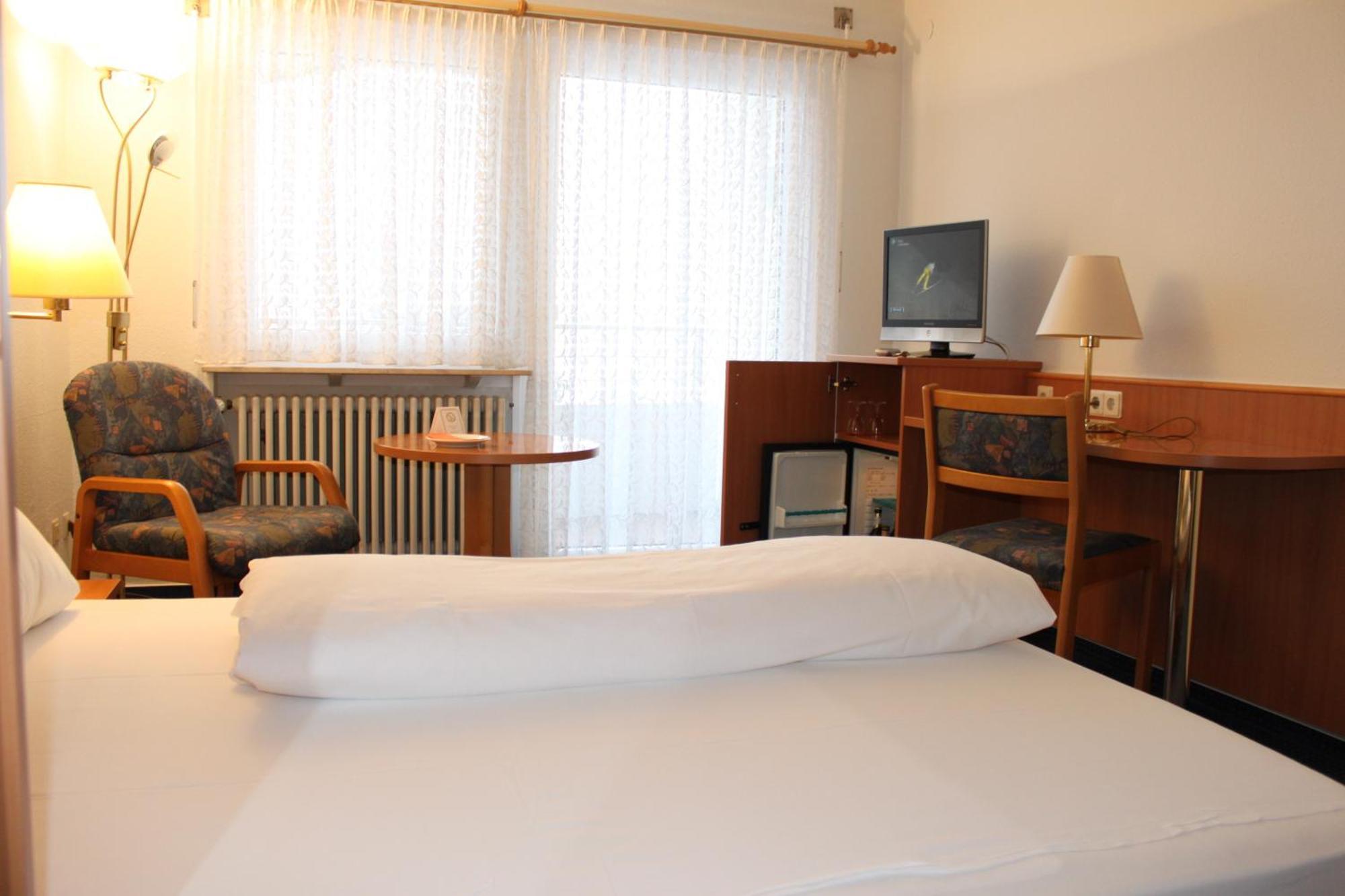 מיירסבורג Hotel Garni Eden מראה חיצוני תמונה