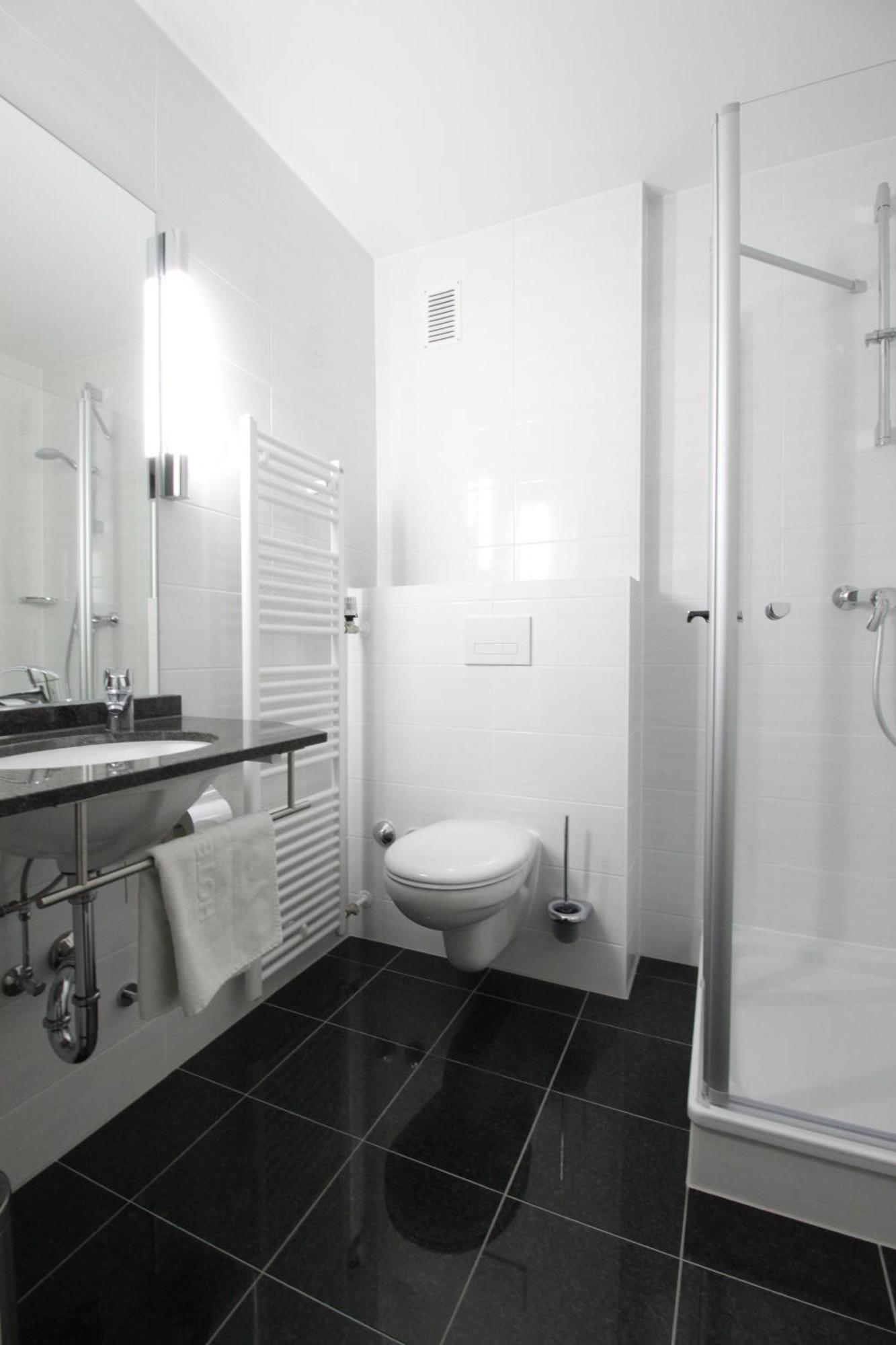 מיירסבורג Hotel Garni Eden מראה חיצוני תמונה