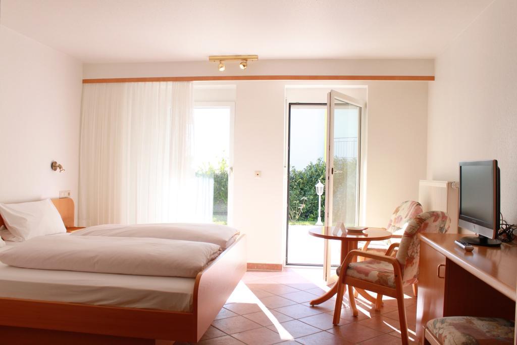 מיירסבורג Hotel Garni Eden מראה חיצוני תמונה