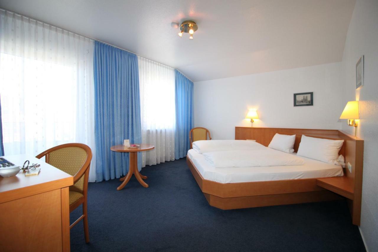 מיירסבורג Hotel Garni Eden מראה חיצוני תמונה