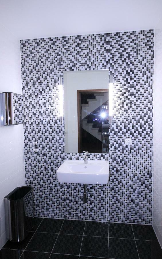 מיירסבורג Hotel Garni Eden מראה חיצוני תמונה