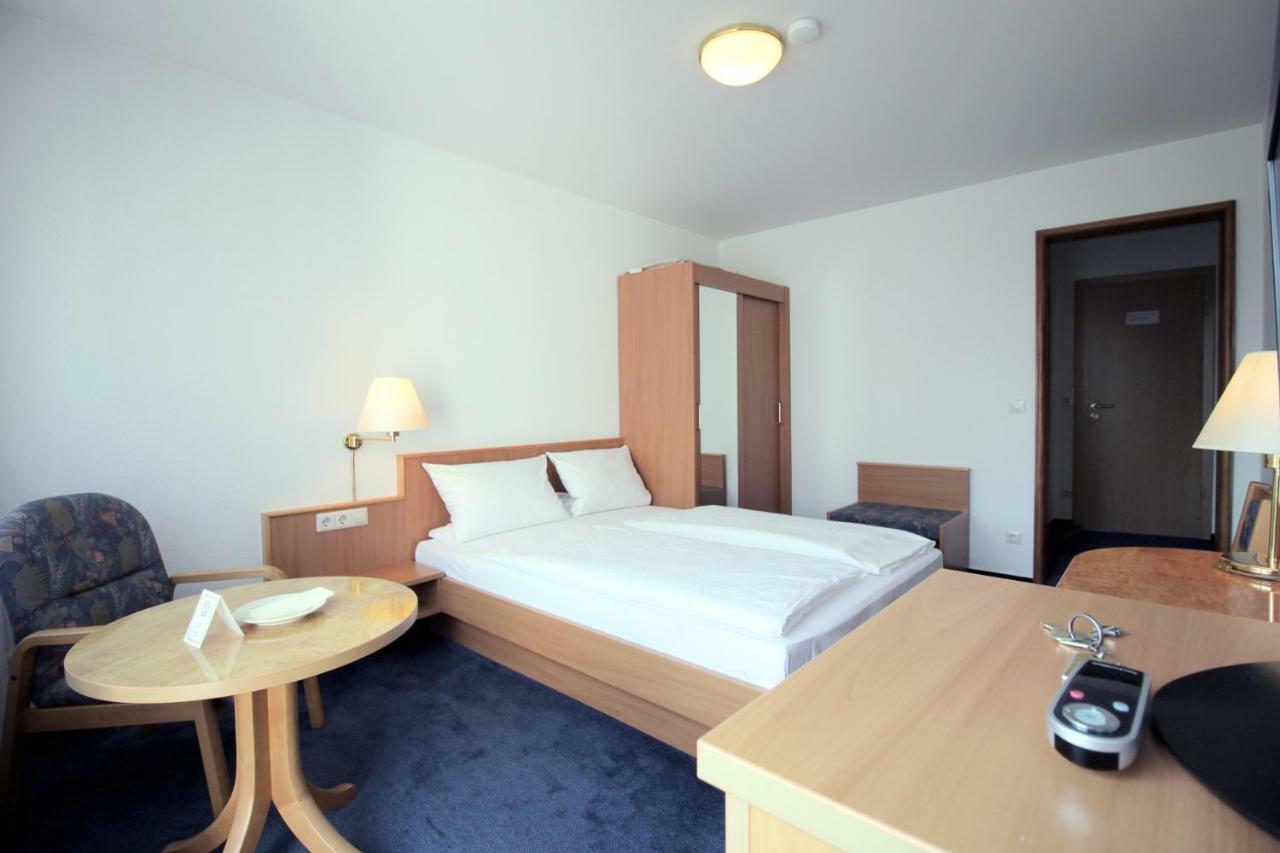 מיירסבורג Hotel Garni Eden מראה חיצוני תמונה